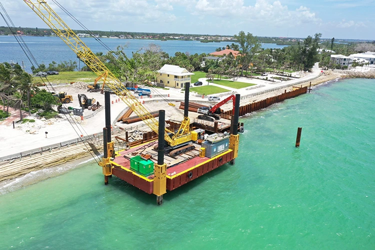 Løftende selvhævende platform